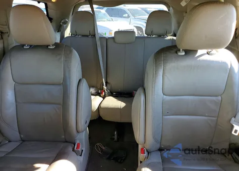 2016 Toyota Sienna Xle Premium 7-Passenger z USA, uszkodzony, nr VIN 5TDDK3DC1GS140650